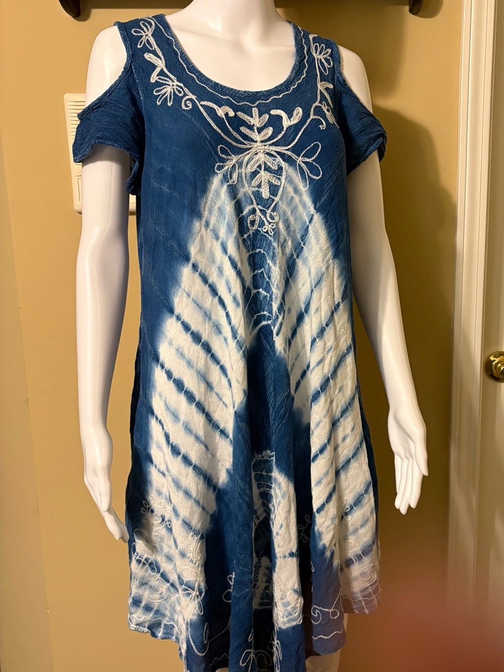 Blue & White Cold-Shoulder Tie-Dye Dress Size XL